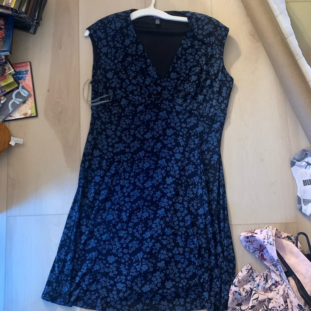 Chaps xl blue flower maxi dress I’m 5’6 and it hits right above my ankles
